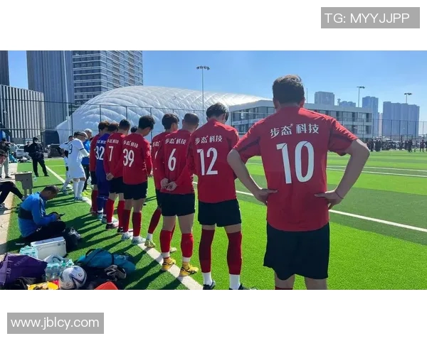 足坛巨星突然离世全球球迷深切哀悼足球传奇永远长眠绿茵场